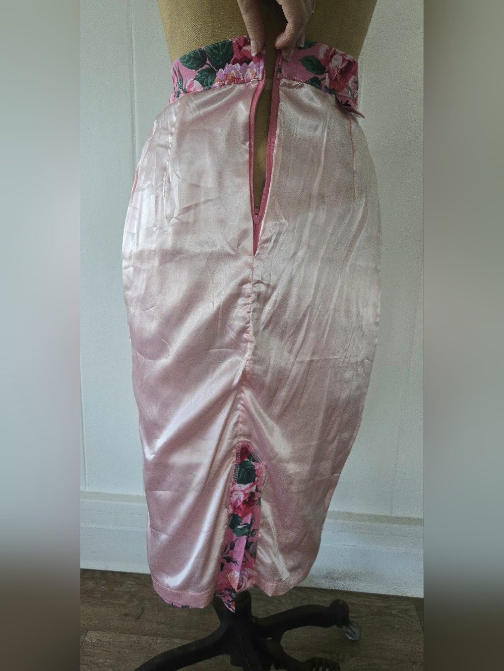 Vixen by Micheline Pitt Vintage Roses Pencil Skirt Medium - Picture 8 of 10